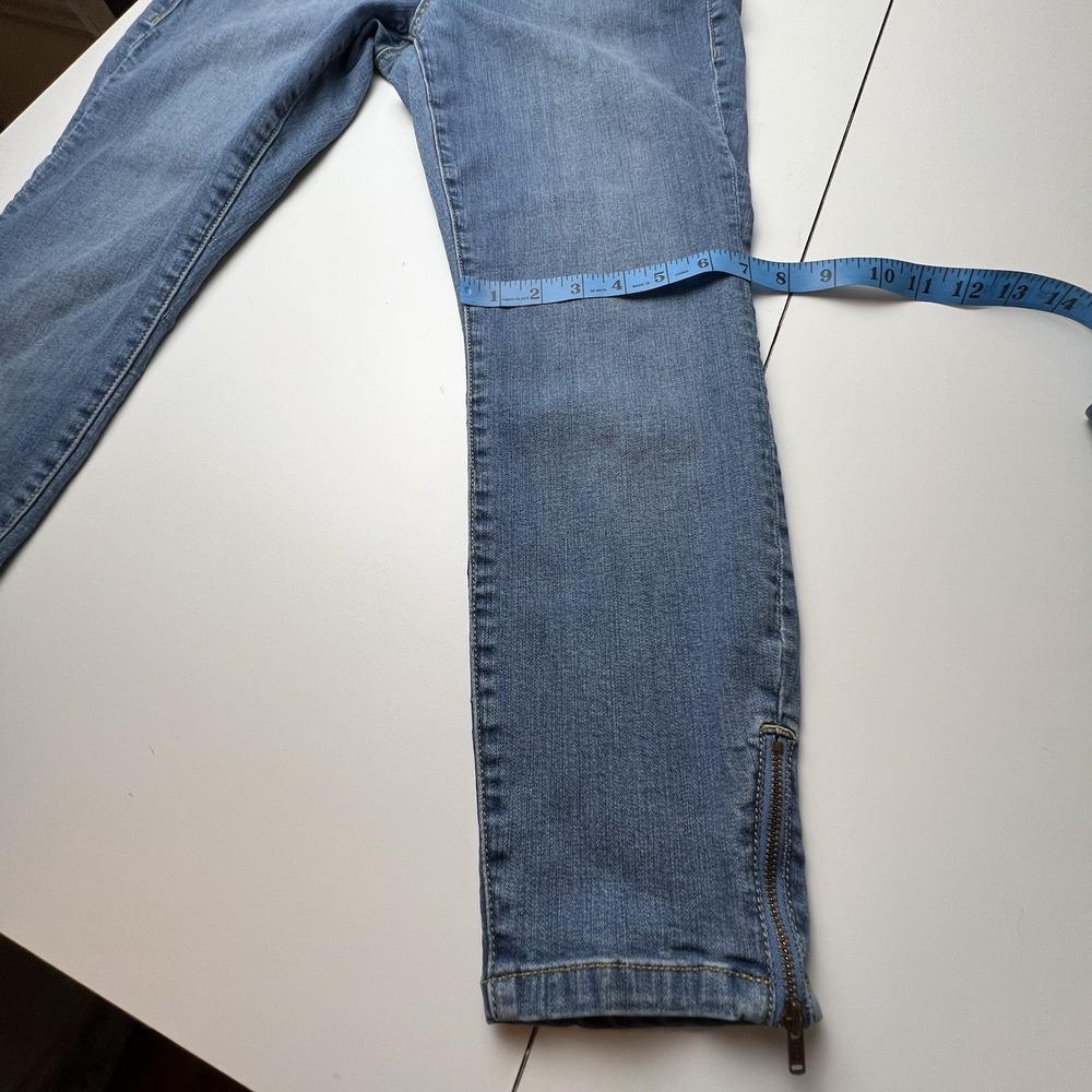 CAbi Zip Ankle Mid Rise Sz 8 Women's Light Wash Cropped Stretch Jeans Stye #232 - Picture 9 of 15
